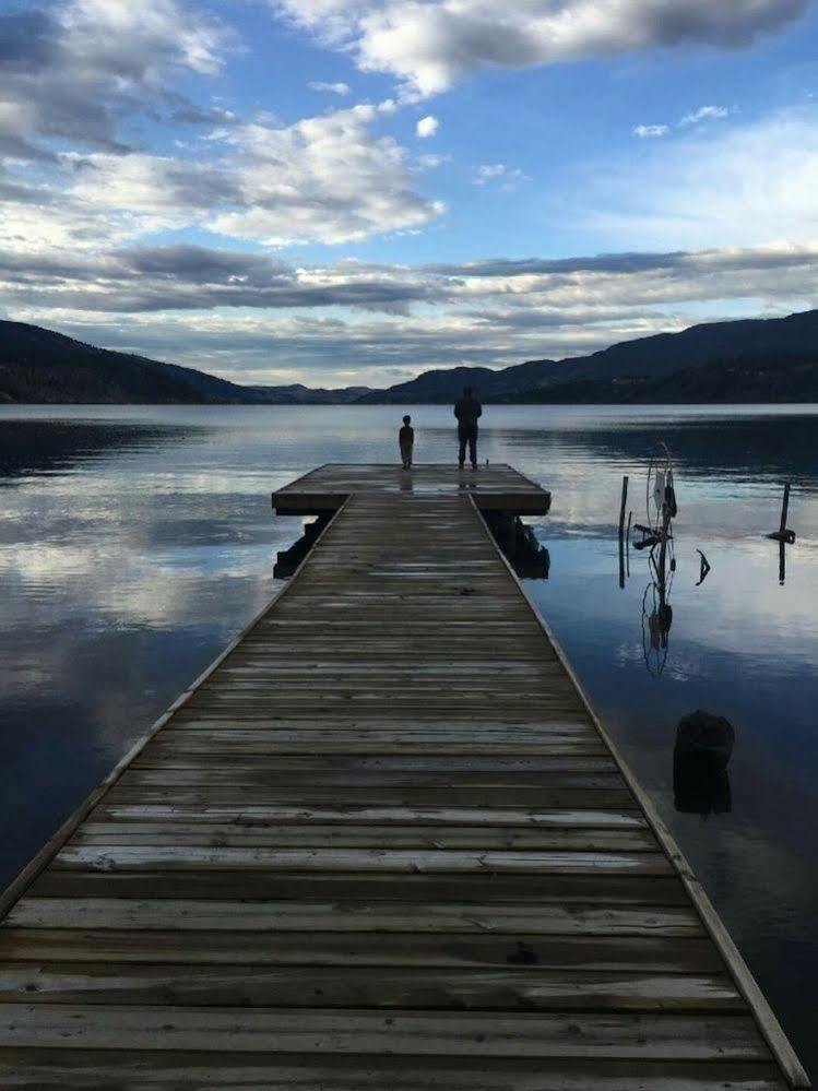 Kokanee Beach Resort Lake Country Exterior photo